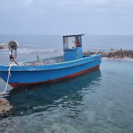 Casa Dentro Mare بيت للعطل *